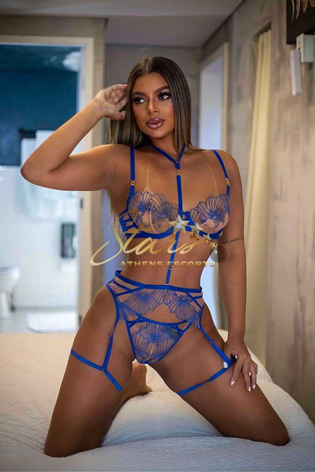 AURORA-ATHENS-ESCORT-STARS